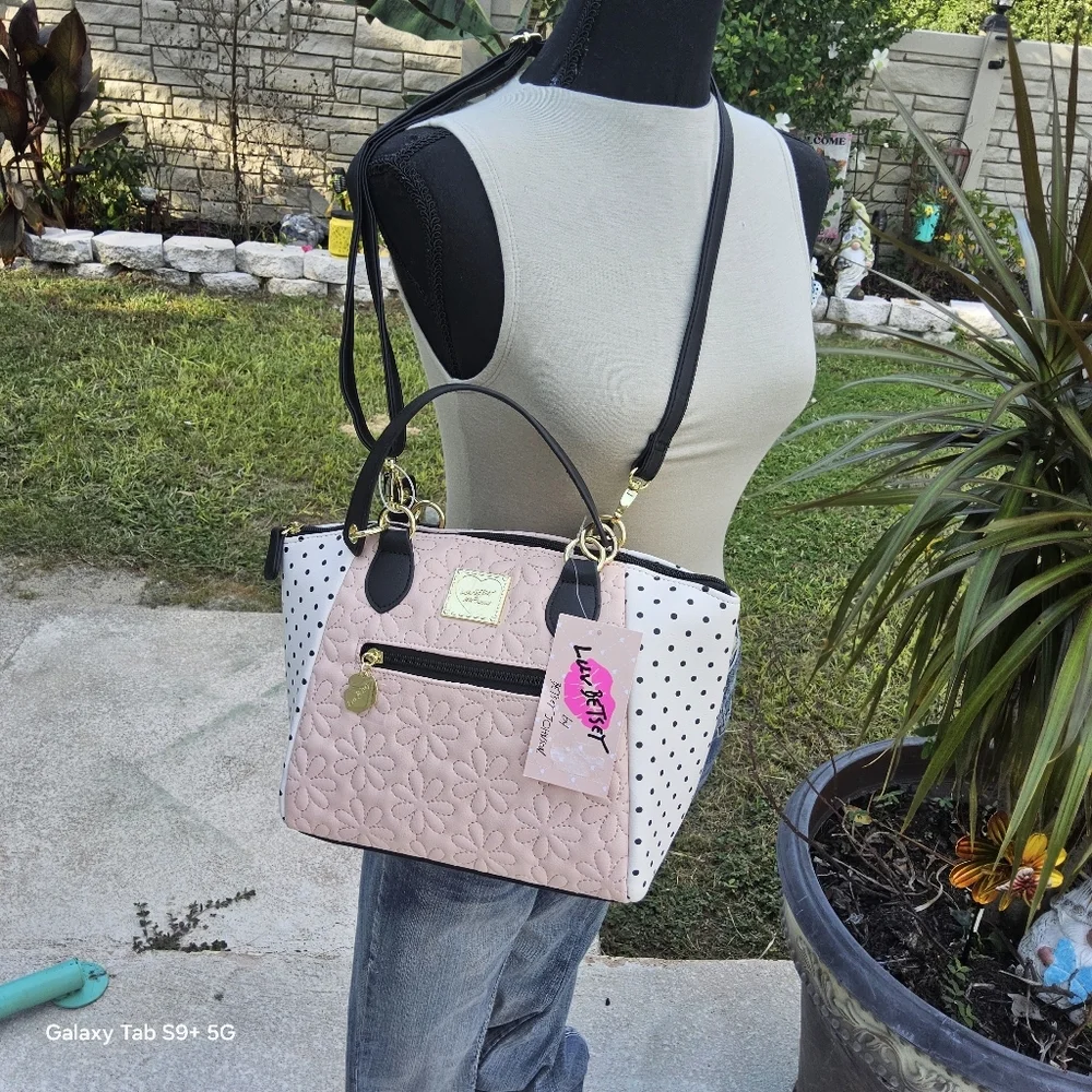 NWT PEACH QUILTED FLORAL LUV BETSEY SATCHEL - Picture 5 of 5